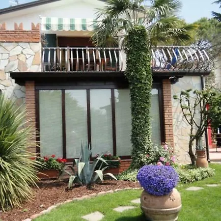 Casa Oriana Дом отдыха Бардолино